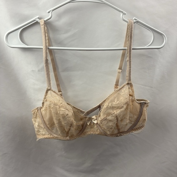 Victoria's Secret Body By Victoria Unlined Demi Beige Lace Floral - Picture 10 of 10